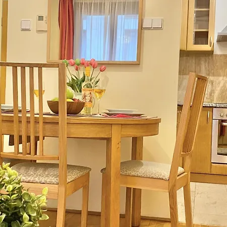 Kazinczy & Balcony By Firsthost *