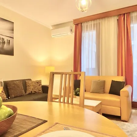 Kazinczy & Balcony By Firsthost *