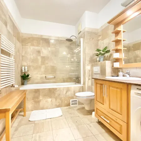 Kazinczy & Balcony By Firsthost Apartment